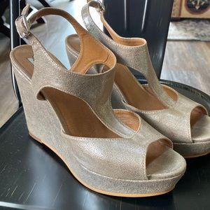 BP Metallic 4.5” heel and 1” Platform Women Shoes size 8